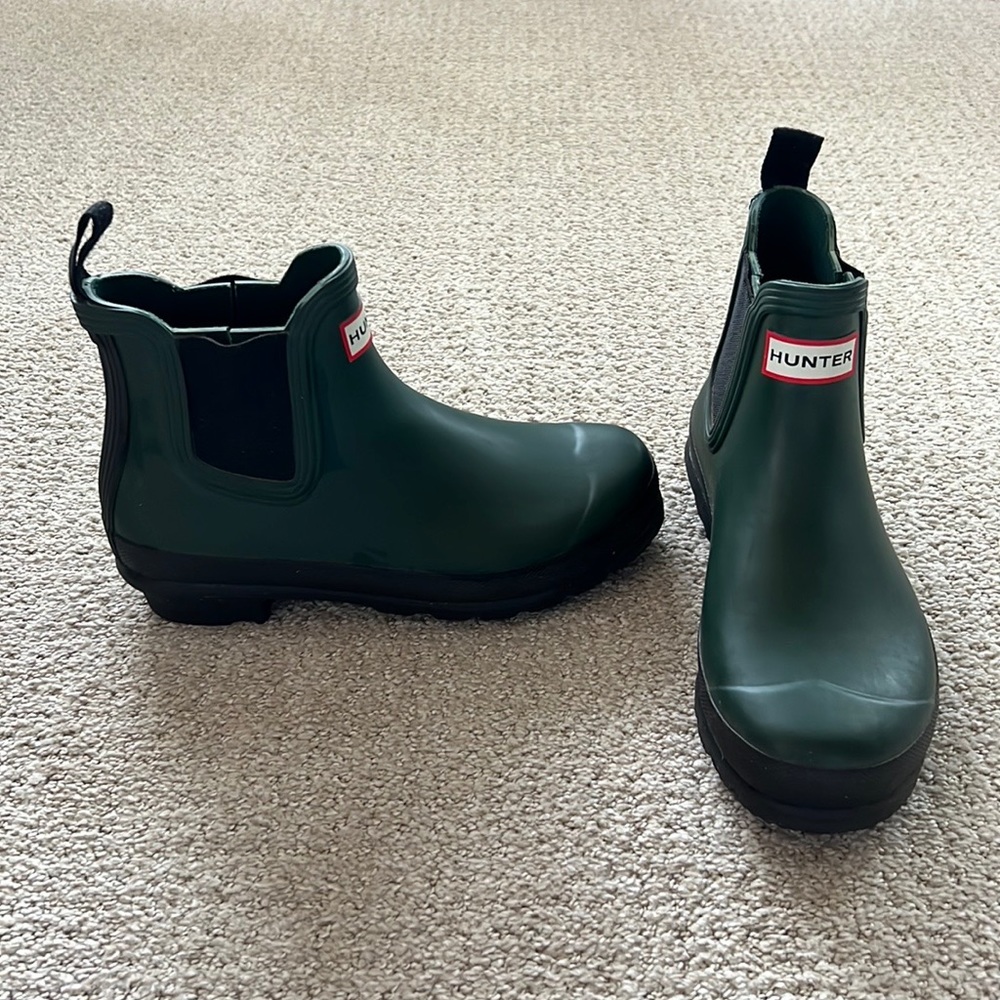 Short hunter boots in forest green. In great condition. Size 8